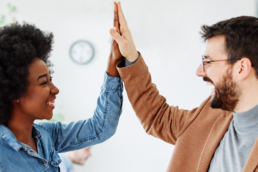 Fundraising: meglio soli o in compagnia?