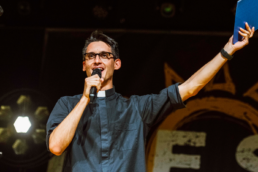 Alberto, il giovane prete che evangelizza l'amore